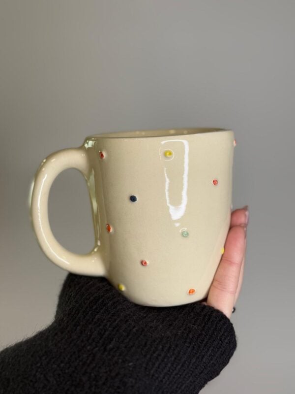 TAZA NATURAL CON PUNTITOS DE COLORES
